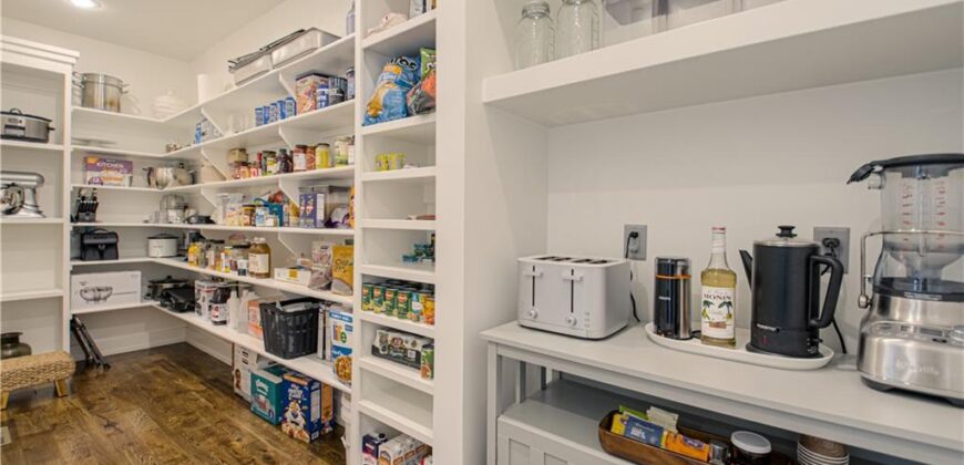 2002 Foxtail Point, Kearney, MO 64060