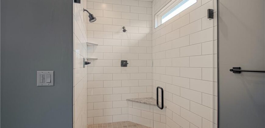 2002 Foxtail Point, Kearney, MO 64060