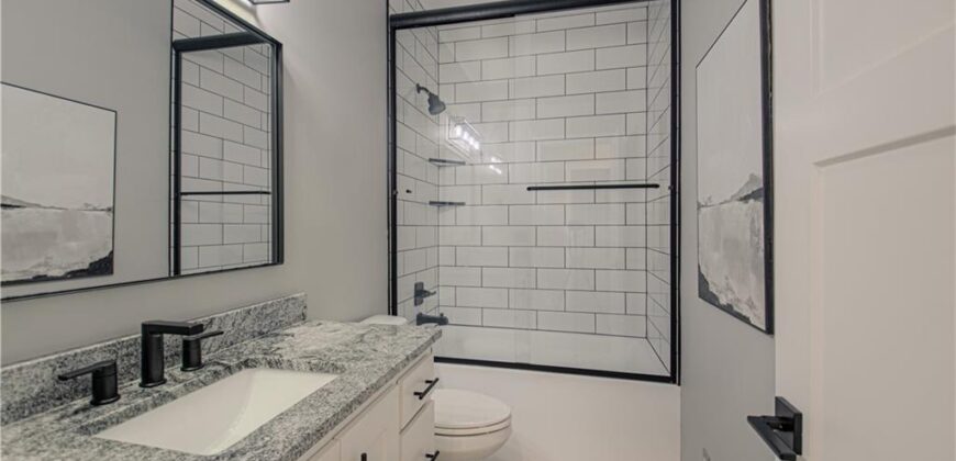 2002 Foxtail Point, Kearney, MO 64060