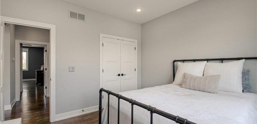 2002 Foxtail Point, Kearney, MO 64060