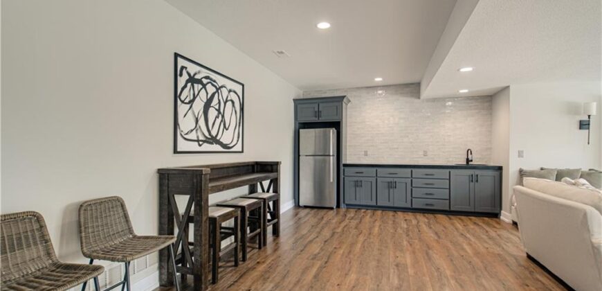 2002 Foxtail Point, Kearney, MO 64060