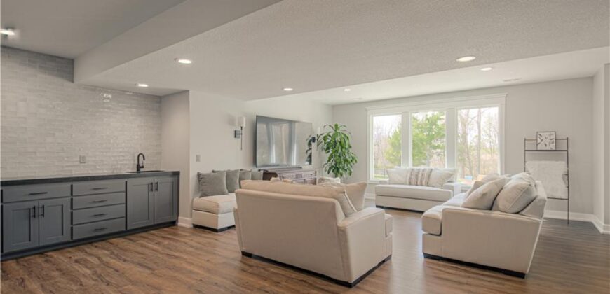 2002 Foxtail Point, Kearney, MO 64060