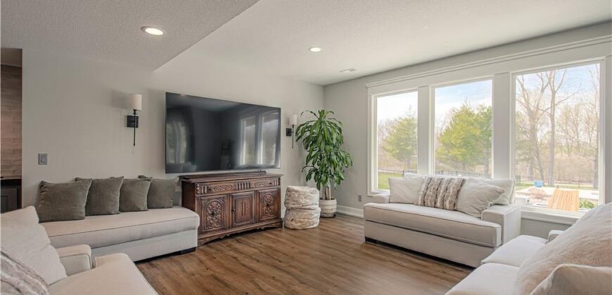 2002 Foxtail Point, Kearney, MO 64060