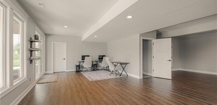 2002 Foxtail Point, Kearney, MO 64060