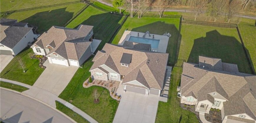 2002 Foxtail Point, Kearney, MO 64060