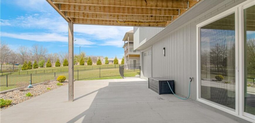 2002 Foxtail Point, Kearney, MO 64060