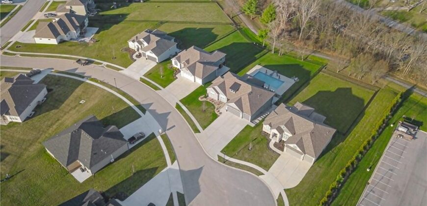 2002 Foxtail Point, Kearney, MO 64060