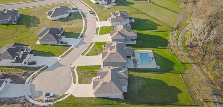 2002 Foxtail Point, Kearney, MO 64060