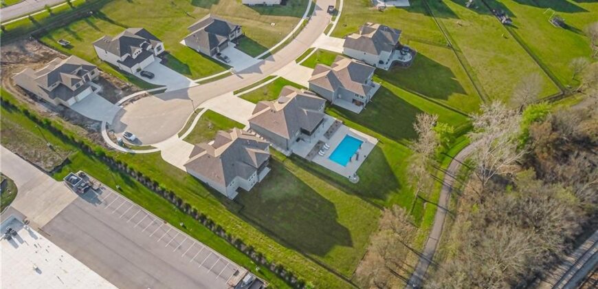 2002 Foxtail Point, Kearney, MO 64060