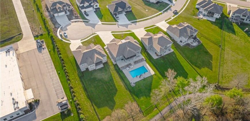 2002 Foxtail Point, Kearney, MO 64060