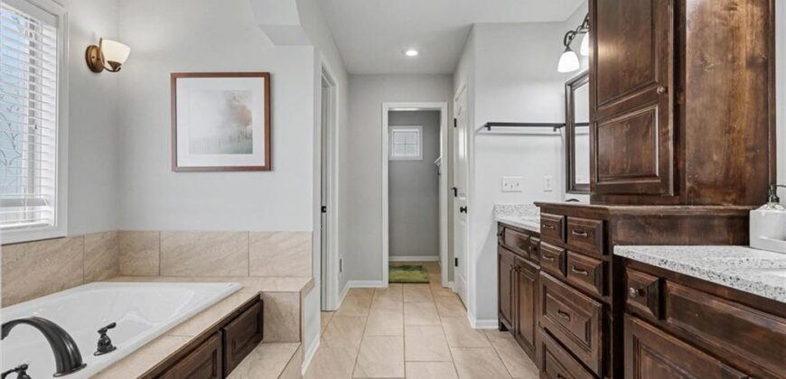 10810 N Virginia Avenue, Kansas City, MO 64155