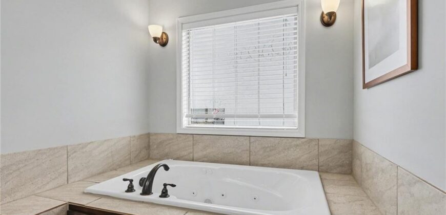 10810 N Virginia Avenue, Kansas City, MO 64155