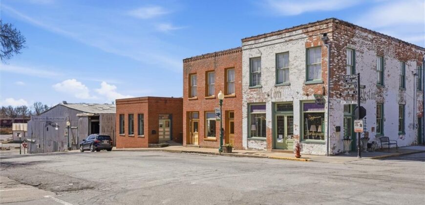 213 Thomas Street, Weston, MO 64098