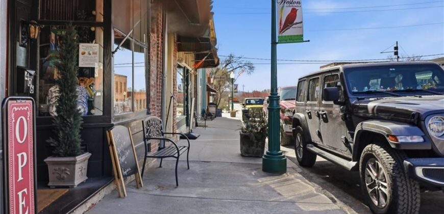 213 Thomas Street, Weston, MO 64098