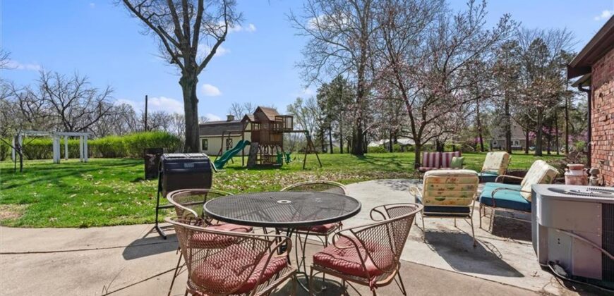 8 Orchard Place, Excelsior Springs, MO 64024