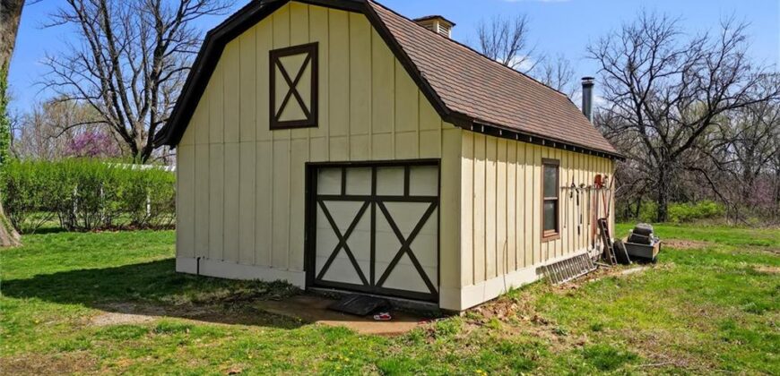 8 Orchard Place, Excelsior Springs, MO 64024