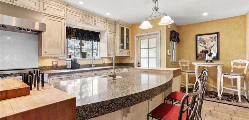 8 Orchard Place, Excelsior Springs, MO 64024