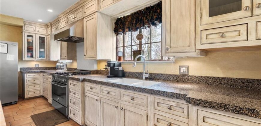 8 Orchard Place, Excelsior Springs, MO 64024