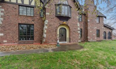 8 Orchard Place, Excelsior Springs, MO 64024