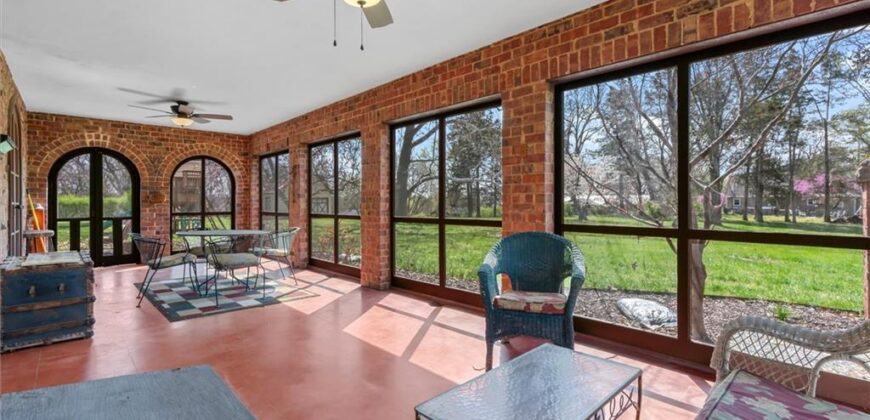 8 Orchard Place, Excelsior Springs, MO 64024