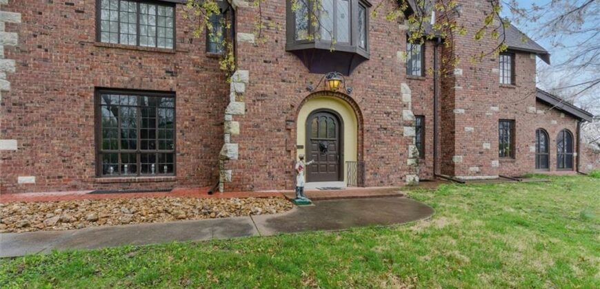 8 Orchard Place, Excelsior Springs, MO 64024
