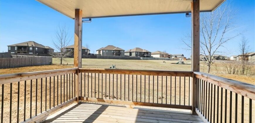 18410 Rock Creek Drive, Smithville, MO 64089