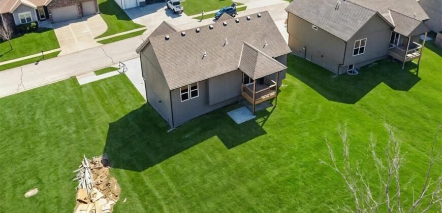 18410 Rock Creek Drive, Smithville, MO 64089