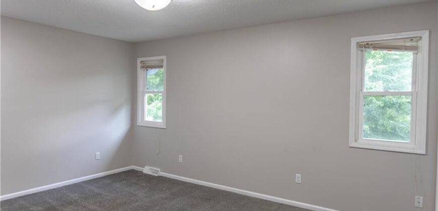 5710 NW Raintree Drive, Parkville, MO 64152