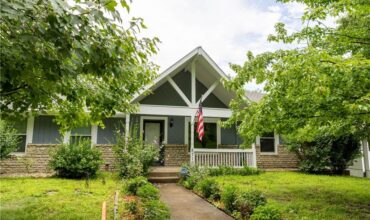 5710 NW Raintree Drive, Parkville, MO 64152