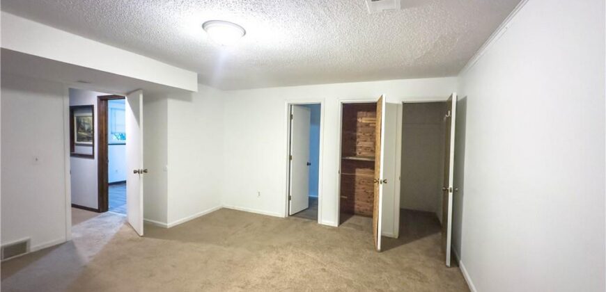 5710 NW Raintree Drive, Parkville, MO 64152