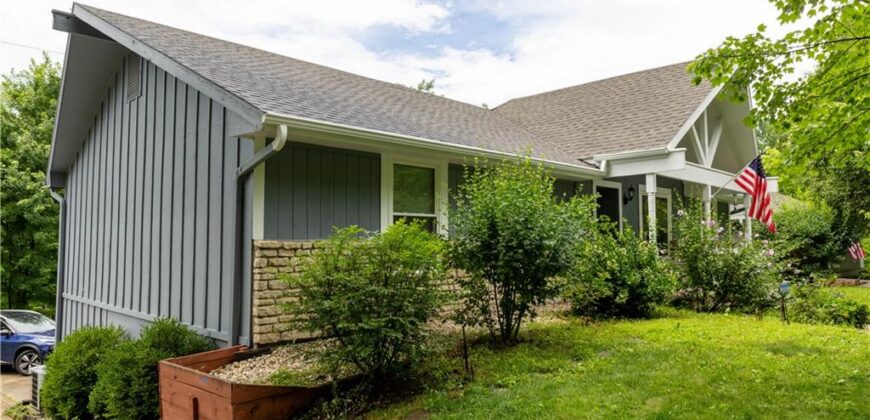 5710 NW Raintree Drive, Parkville, MO 64152