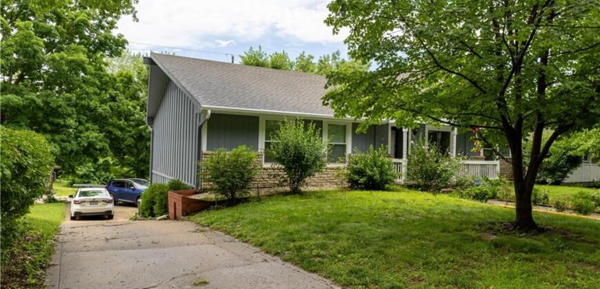 5710 NW Raintree Drive, Parkville, MO 64152