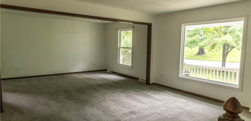 5710 NW Raintree Drive, Parkville, MO 64152