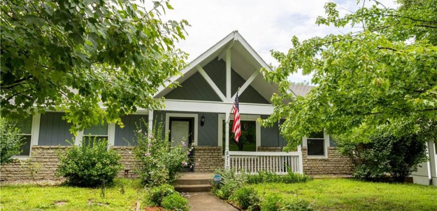 5710 NW Raintree Drive, Parkville, MO 64152