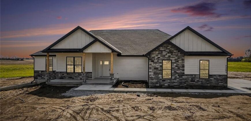 7203 92 Highway, Smithville, MO 64089