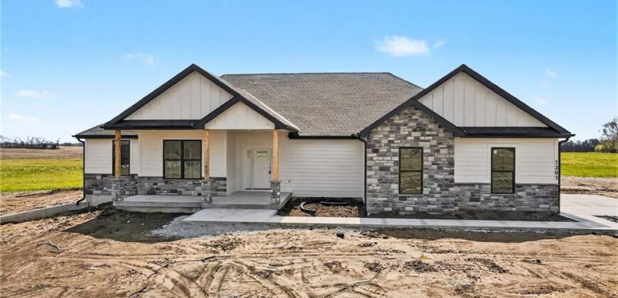 7203 92 Highway, Smithville, MO 64089