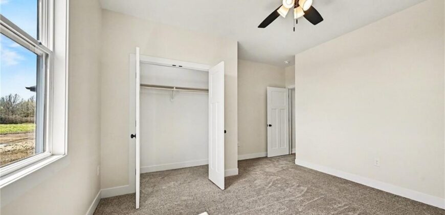 7203 92 Highway, Smithville, MO 64089