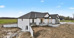 7203 92 Highway, Smithville, MO 64089
