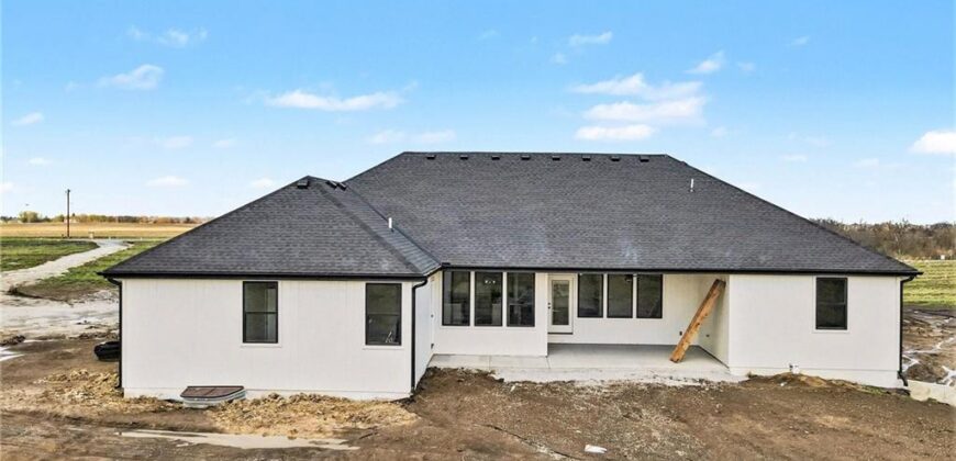 7203 92 Highway, Smithville, MO 64089