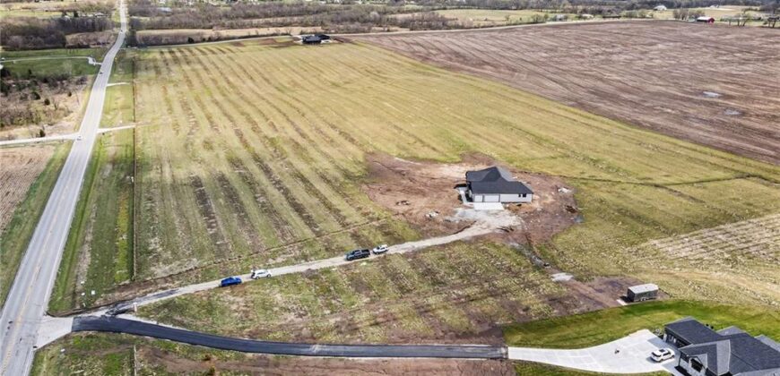 7203 92 Highway, Smithville, MO 64089
