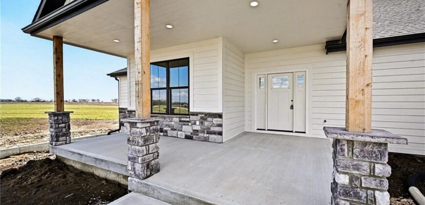 7203 92 Highway, Smithville, MO 64089