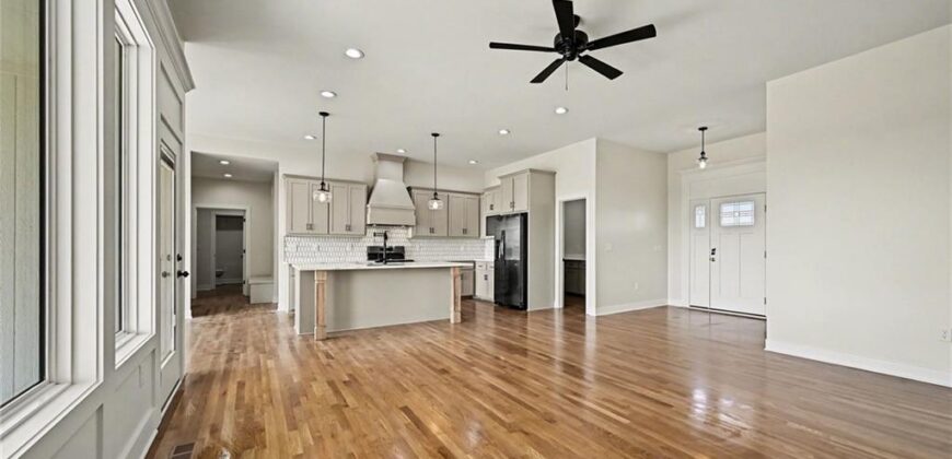 7203 92 Highway, Smithville, MO 64089