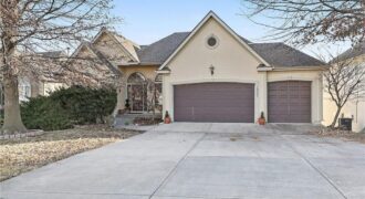 18003 Rollins Drive, Smithville, MO 64089