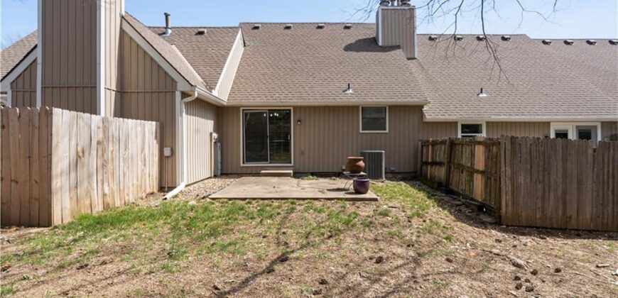 8240 NW Birch Lane, Kansas City, MO 64151