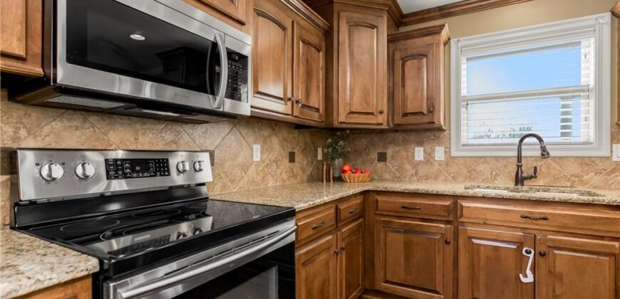 10312 N Tullis Drive, Kansas City, MO 64157