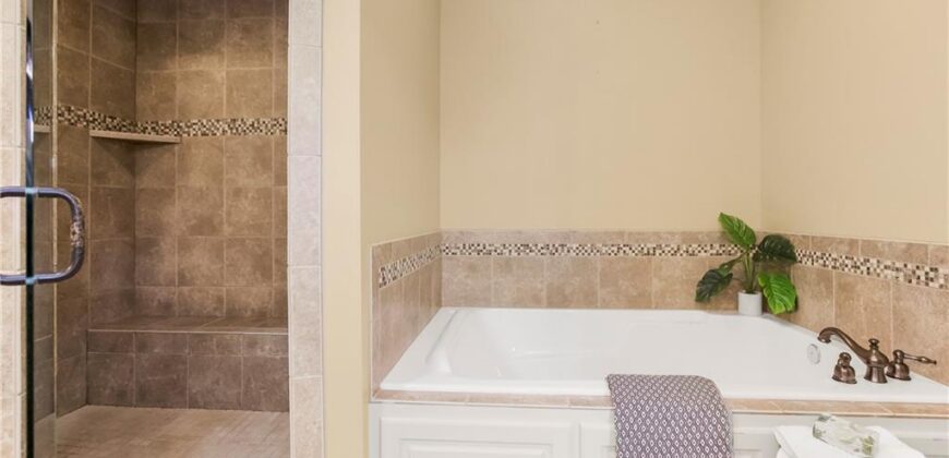 10312 N Tullis Drive, Kansas City, MO 64157