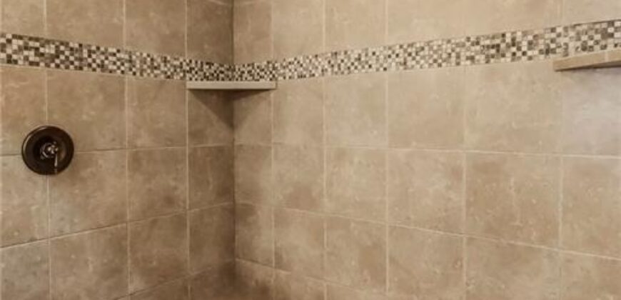 10312 N Tullis Drive, Kansas City, MO 64157