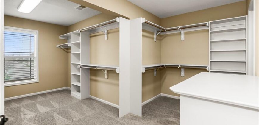 10312 N Tullis Drive, Kansas City, MO 64157