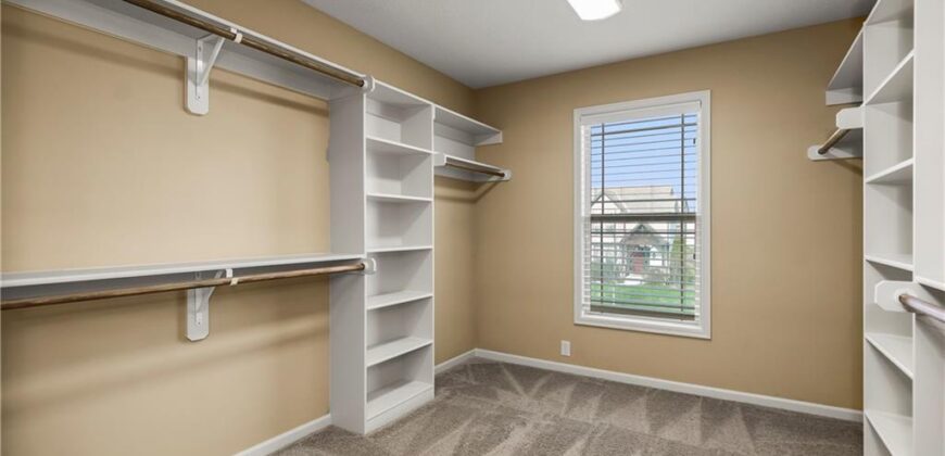 10312 N Tullis Drive, Kansas City, MO 64157