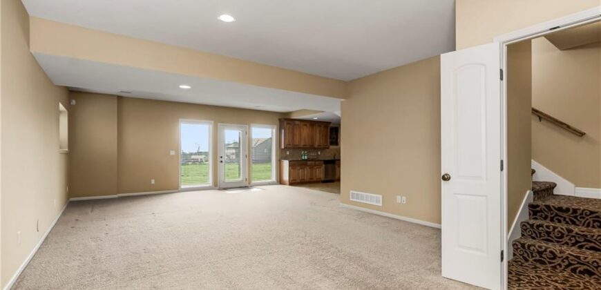 10312 N Tullis Drive, Kansas City, MO 64157